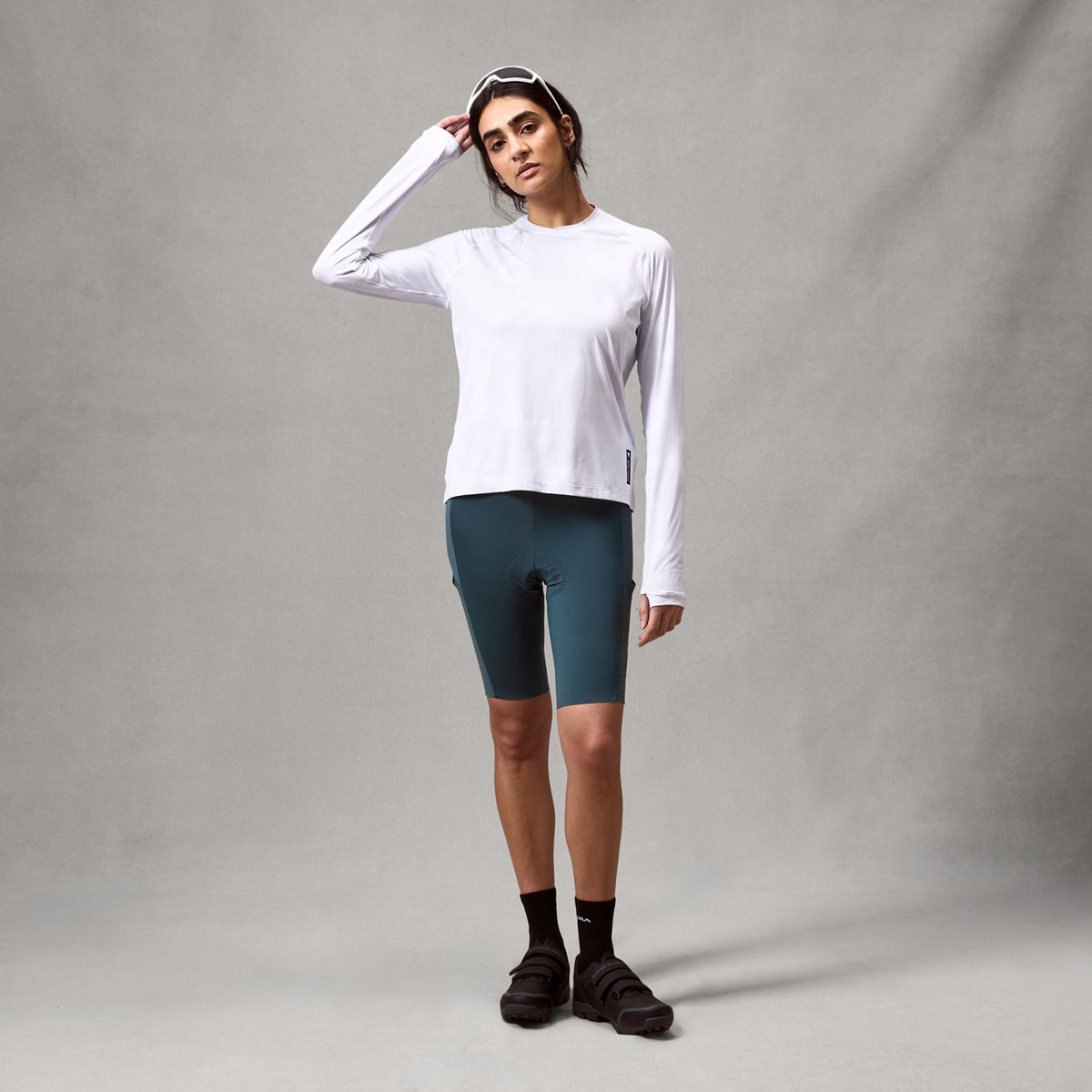 ENDURA W Alltrack Roam L/S Tech Tee | white