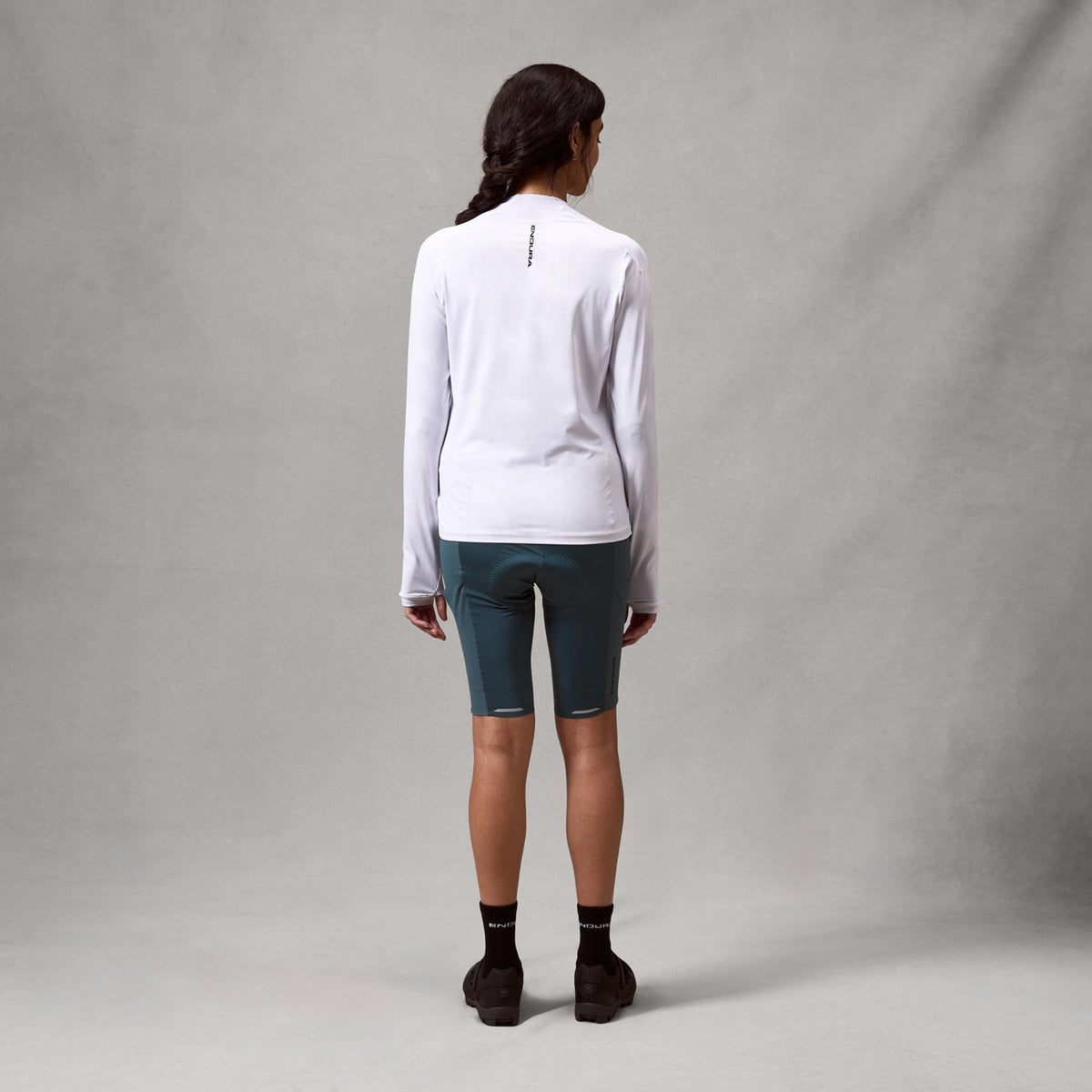 ENDURA W Alltrack Roam L/S Tech Tee | white