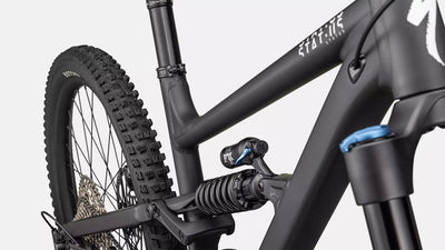 SPECIALIZED Status 2 170 | satin obsidian / dune white