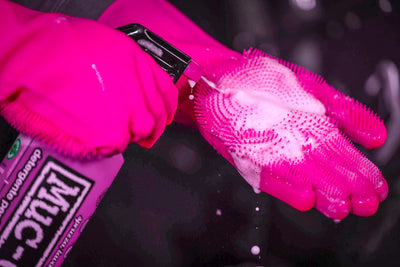 MUC-OFF Deep Scrubber Gloves | pink