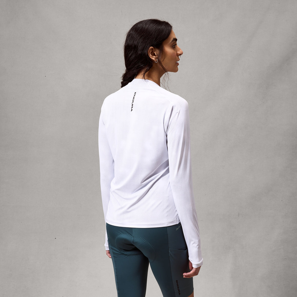 ENDURA W Alltrack Roam L/S Tech Tee | white